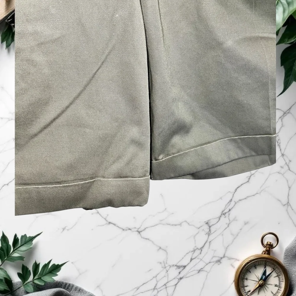 Greg Norman Khaki Cuffed Shorts w Stitched Fish on Front Waist Men Size 34